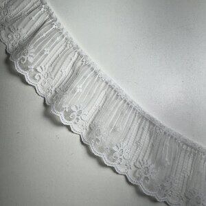 5 yards Scalloped Lace Trim in White 3” wide More Yarndage Avalable #401